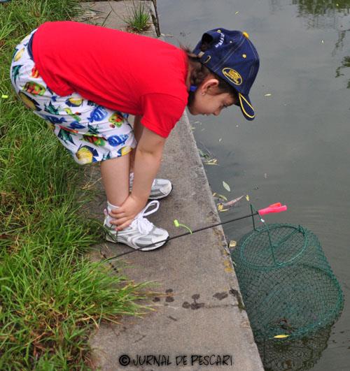 Copii la pescuit :) - arrow05.jpg